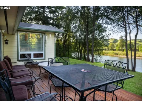 15928 N Umpqua Highway Roseburg OR 97470