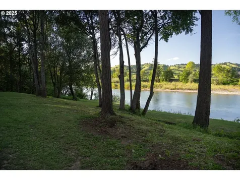 15928 N Umpqua Highway Roseburg OR 97470