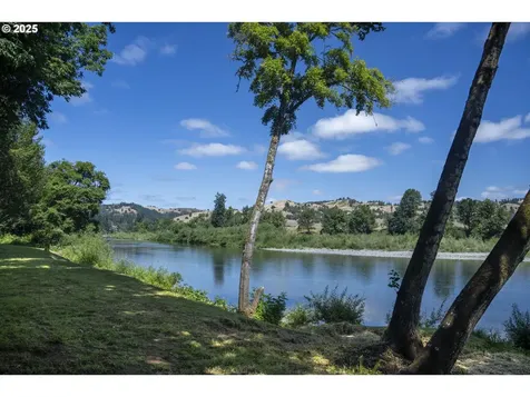 15928 N Umpqua Highway Roseburg OR 97470