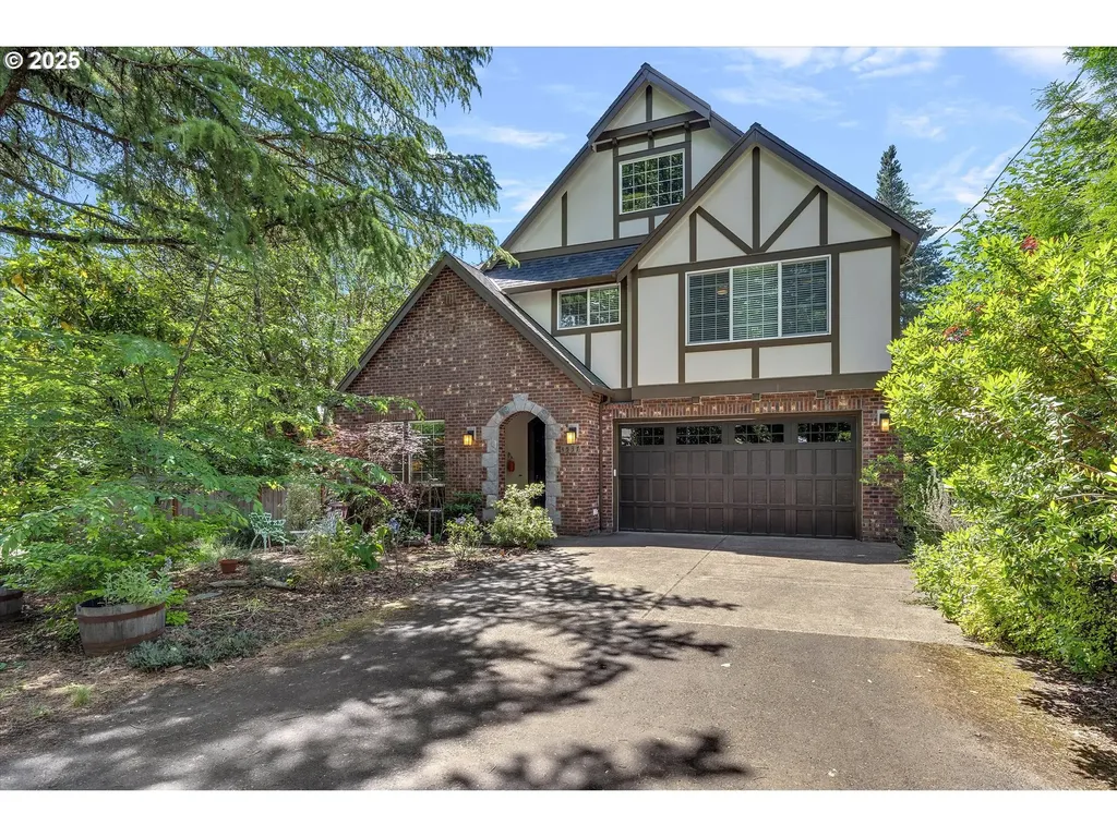 4537 SW 60th Place Portland OR 97221
