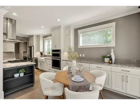 4537 SW 60th Place Portland OR 97221