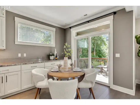 4537 SW 60th Place Portland OR 97221