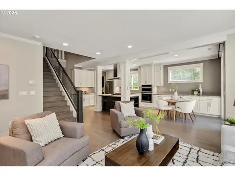 4537 SW 60th Place Portland OR 97221