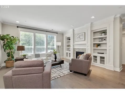 4537 SW 60th Place Portland OR 97221