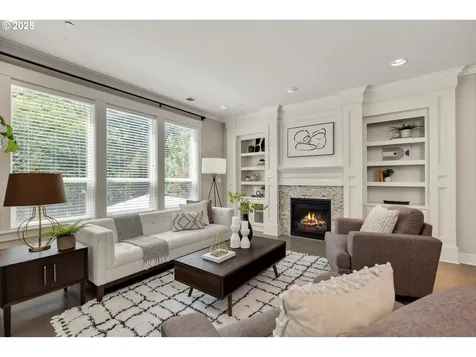 4537 SW 60th Place Portland OR 97221