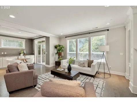 4537 SW 60th Place Portland OR 97221