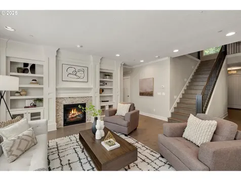 4537 SW 60th Place Portland OR 97221