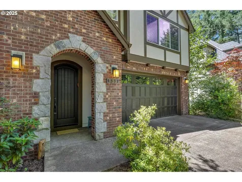 4537 SW 60th Place Portland OR 97221