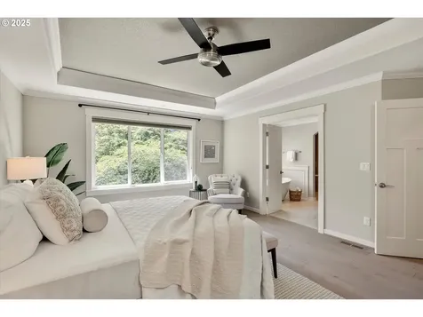 4537 SW 60th Place Portland OR 97221