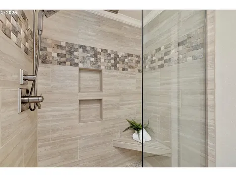 4537 SW 60th Place Portland OR 97221