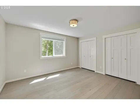 4537 SW 60th Place Portland OR 97221