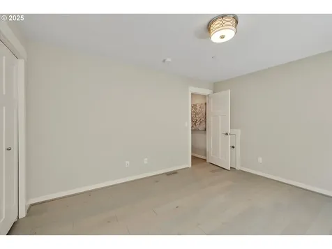 4537 SW 60th Place Portland OR 97221