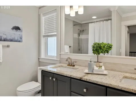 4537 SW 60th Place Portland OR 97221