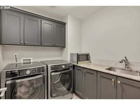 4537 SW 60th Place Portland OR 97221