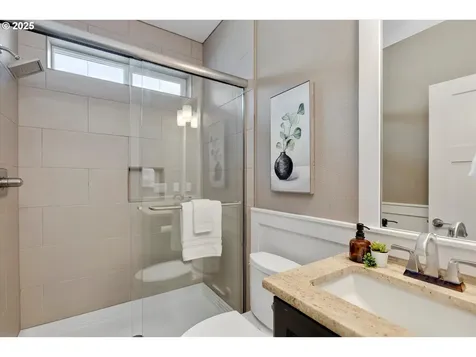 4537 SW 60th Place Portland OR 97221