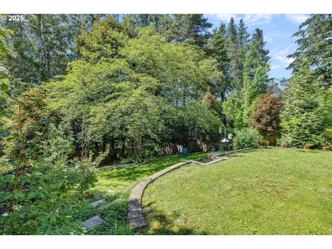 4537 SW 60th Place Portland OR 97221