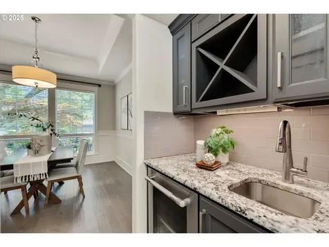 4537 SW 60th Place Portland OR 97221