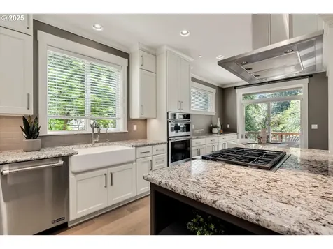 4537 SW 60th Place Portland OR 97221