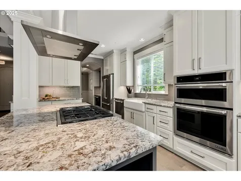 4537 SW 60th Place Portland OR 97221