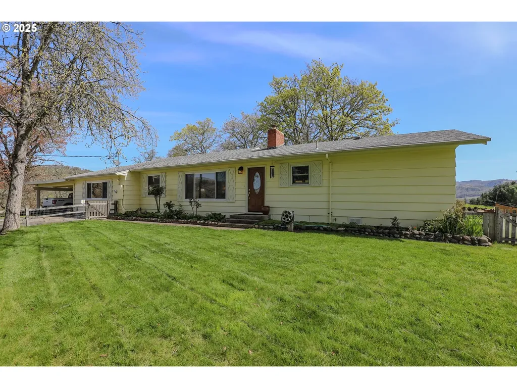 383 Little Valley Road Roseburg OR 97471