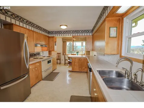 383 Little Valley Road Roseburg OR 97471