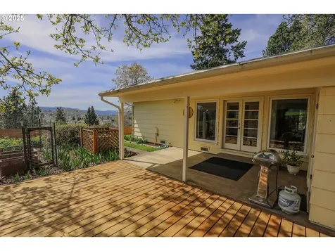 383 Little Valley Road Roseburg OR 97471