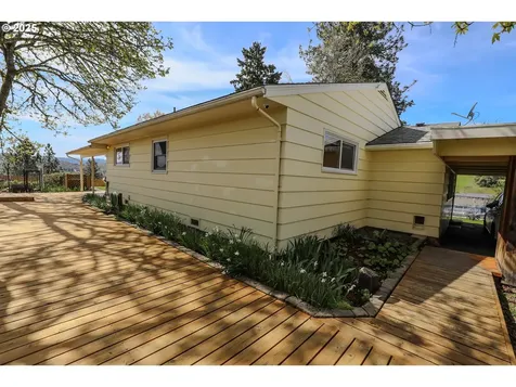 383 Little Valley Road Roseburg OR 97471