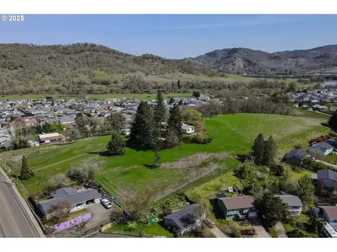 383 Little Valley Road Roseburg OR 97471
