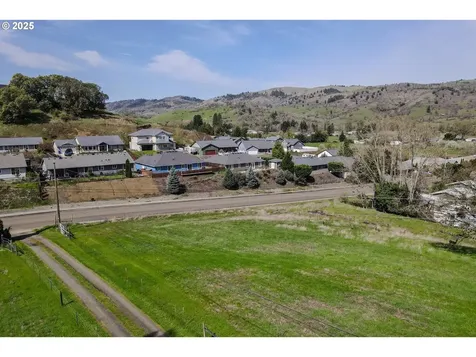 383 Little Valley Road Roseburg OR 97471