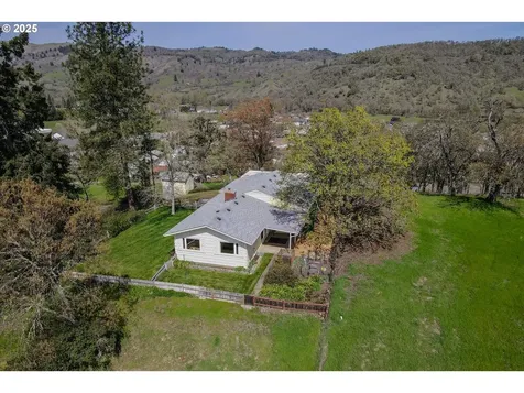 383 Little Valley Road Roseburg OR 97471