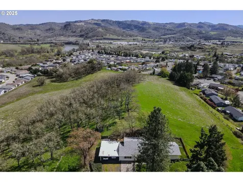383 Little Valley Road Roseburg OR 97471