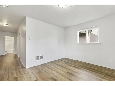 306 18th Avenue Longview WA 98632