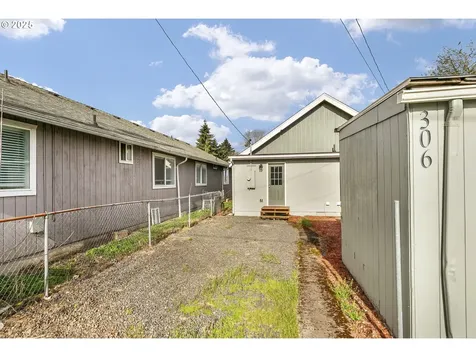 306 18th Avenue Longview WA 98632