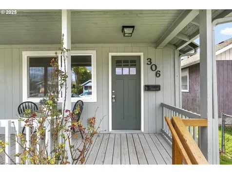 306 18th Avenue Longview WA 98632