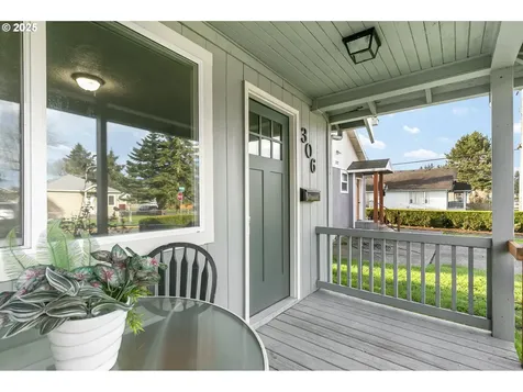 306 18th Avenue Longview WA 98632