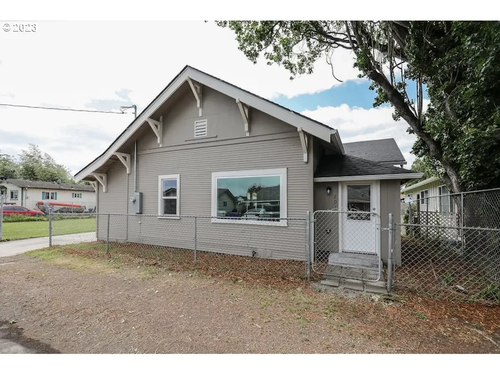 701 S 8th Avenue Kelso WA 98626