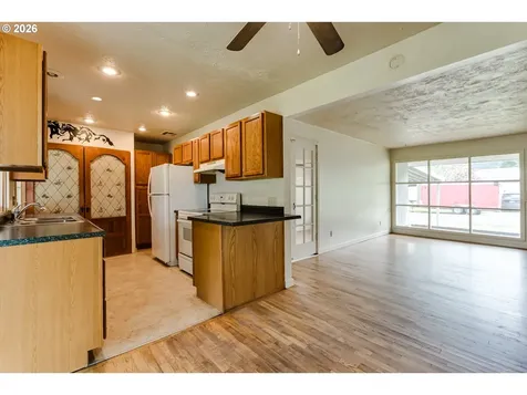 1115 S 8th Street Cottage Grove OR 97424