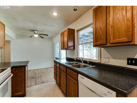 1115 S 8th Street Cottage Grove OR 97424