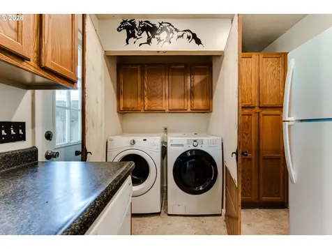 1115 S 8th Street Cottage Grove OR 97424