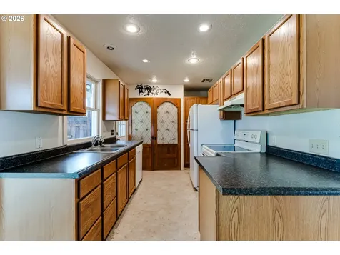 1115 S 8th Street Cottage Grove OR 97424