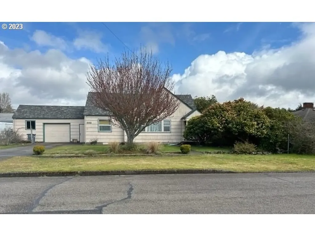 636 Laurel Street Florence OR 97439
