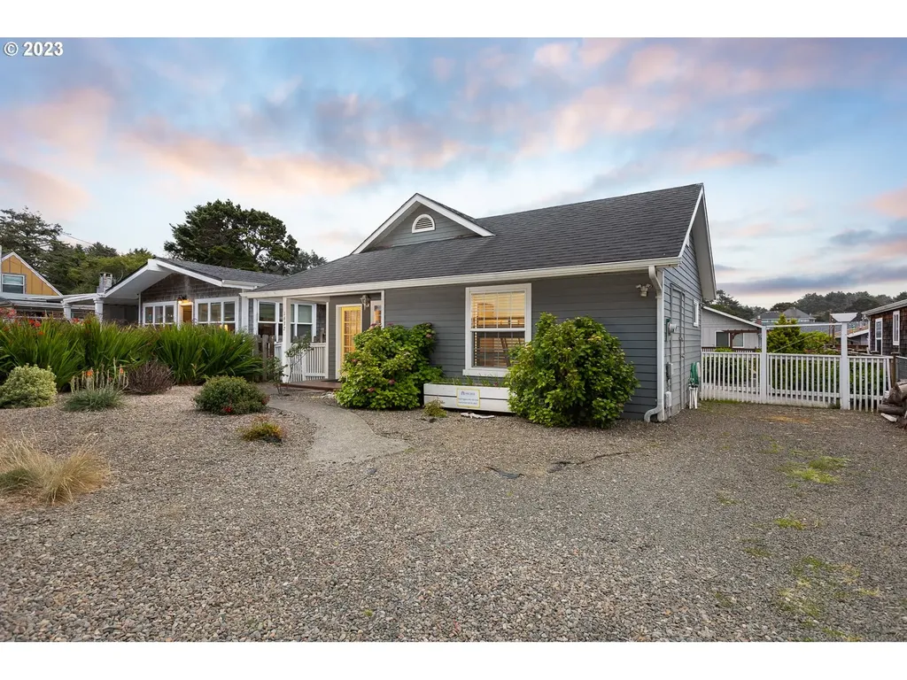1632 Nw 34th Street Lincoln City OR 97367