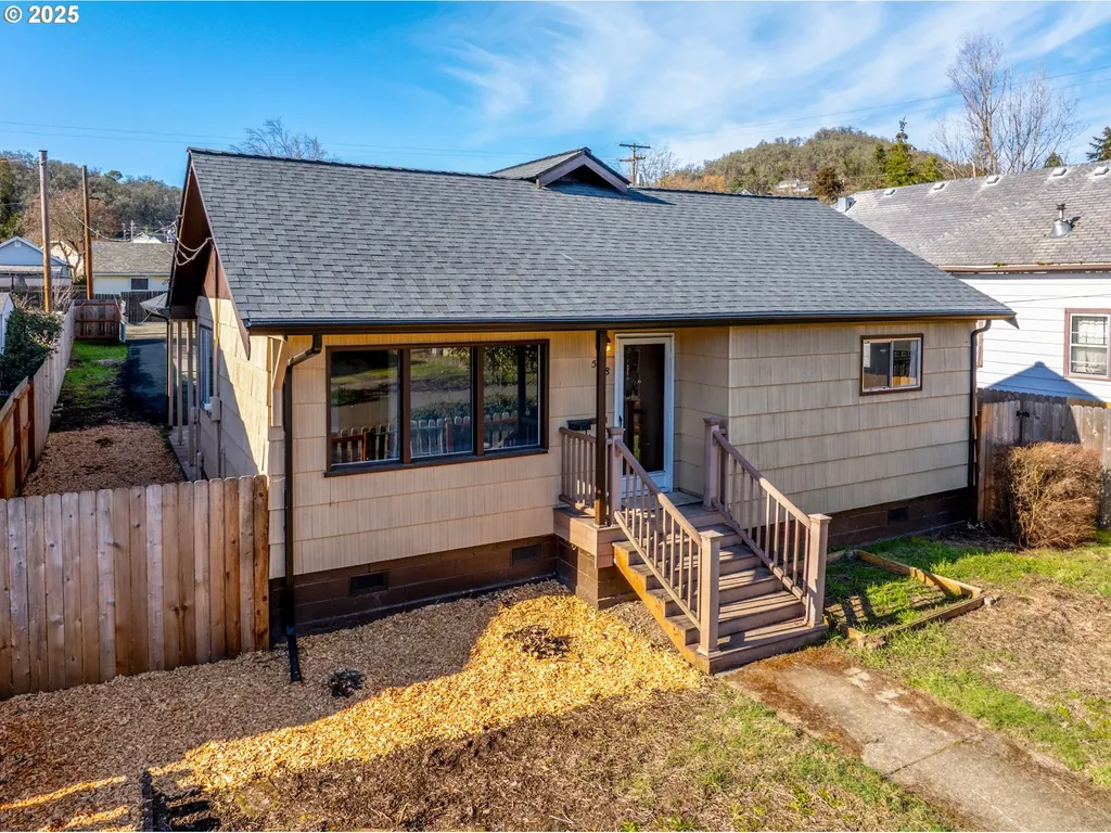 568 NE Nash Street Roseburg OR 97470