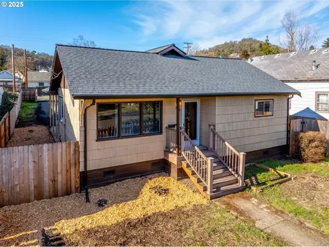 568 NE Nash Street Roseburg OR 97470
