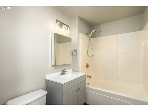 568 NE Nash Street Roseburg OR 97470