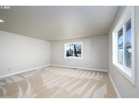 568 NE Nash Street Roseburg OR 97470