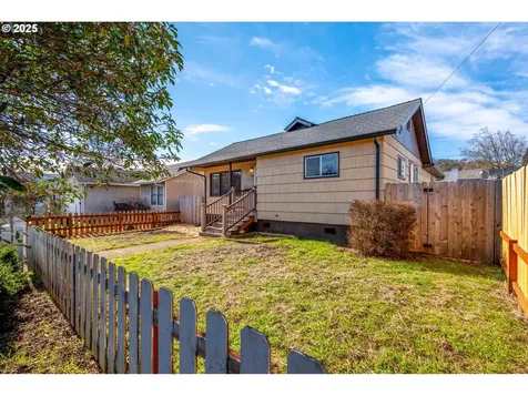 568 NE Nash Street Roseburg OR 97470