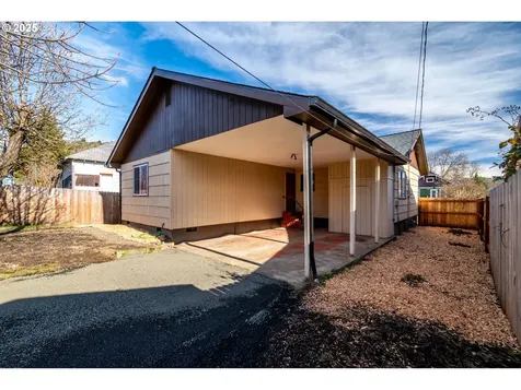 568 NE Nash Street Roseburg OR 97470