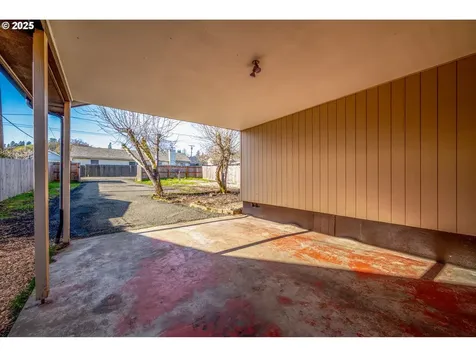 568 NE Nash Street Roseburg OR 97470