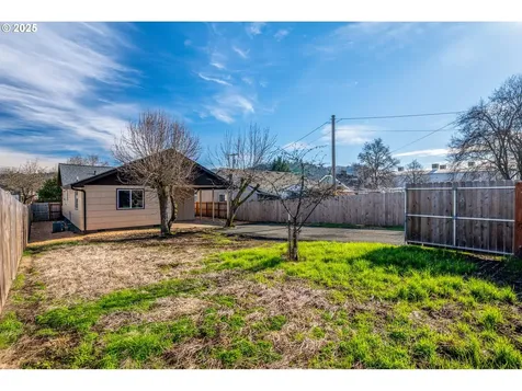 568 NE Nash Street Roseburg OR 97470